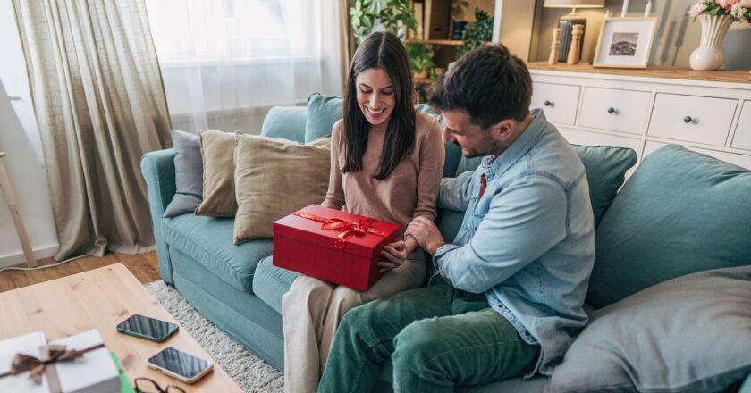 Men more likely to hide AI-assisted gifts from partners, study reveals | Personal Finance | Finance