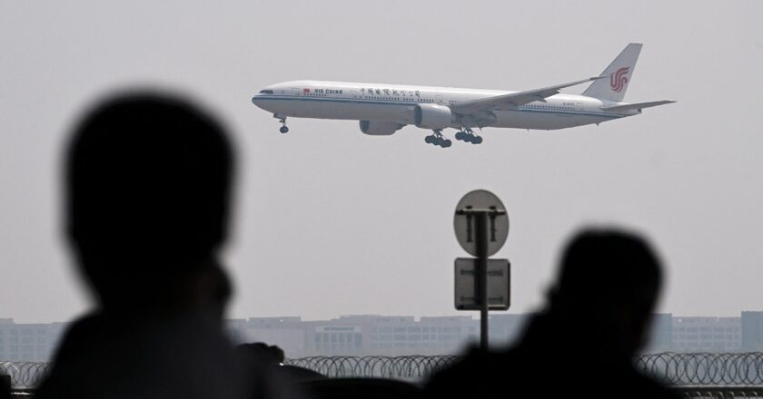 Flight reductions frozen at 6% as air traffic controller callouts decline