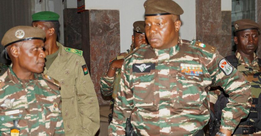 la junte militaire suspend l’activité de plusieurs centaines d’ONG locales et étrangères