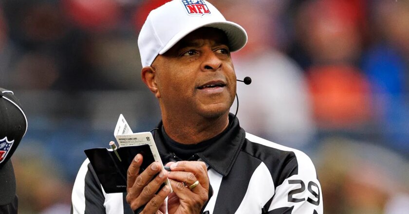 NFL referee leaves game after non-contact injury