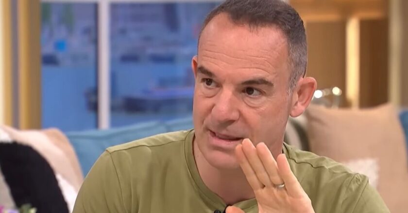 Martin Lewis tells iphone and android users ‘type 5 digit code in now’ | Personal Finance | Finance
