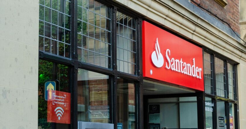 Santander tells these customers they can get free £200 in 2026 | Personal Finance | Finance