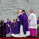 A Beyrouth, le pape appelle « au dialogue et à la réconciliation » en fustigeant « la lutte armée », pour la dernière journée de sa tournée