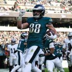 NFL scores: Eagles blow out Raiders to end three-game losing streak amid playoff race