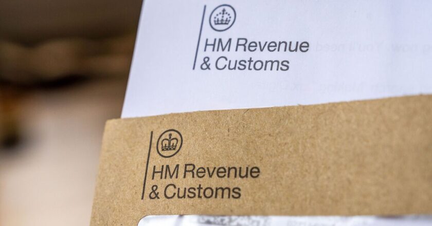 HMRC issues message to anyone selling unwanted Christmas gifts online | Personal Finance | Finance