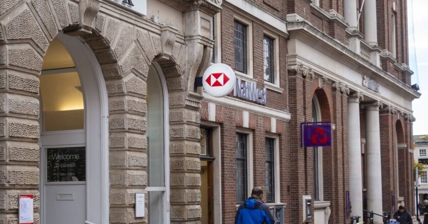 Finance expert £10,000 savings alert and says you’ll miss out on £300 | Personal Finance | Finance