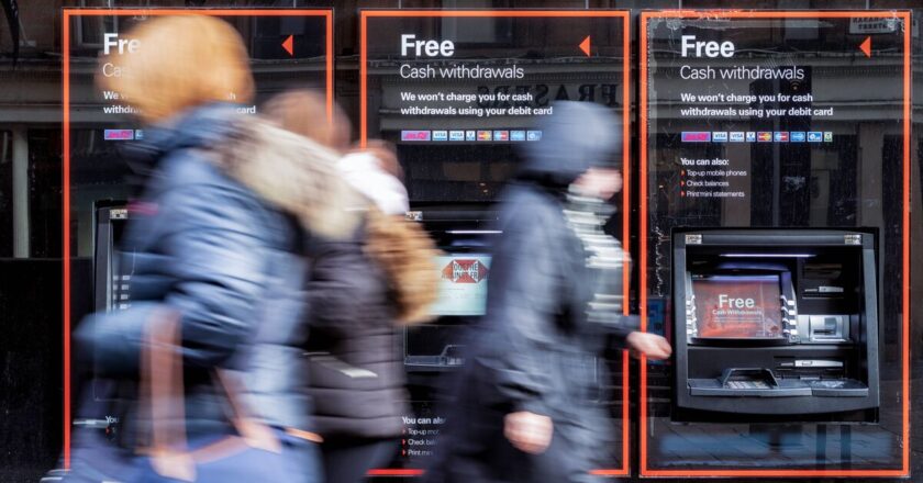 HSBC launches new cashback deal where customers can bag £750 | Personal Finance | Finance