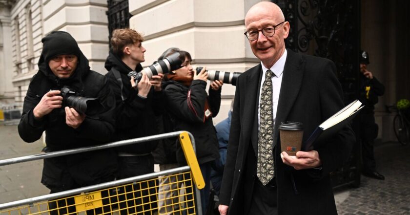 DWP update as benefit cap change process to start today | Personal Finance | Finance