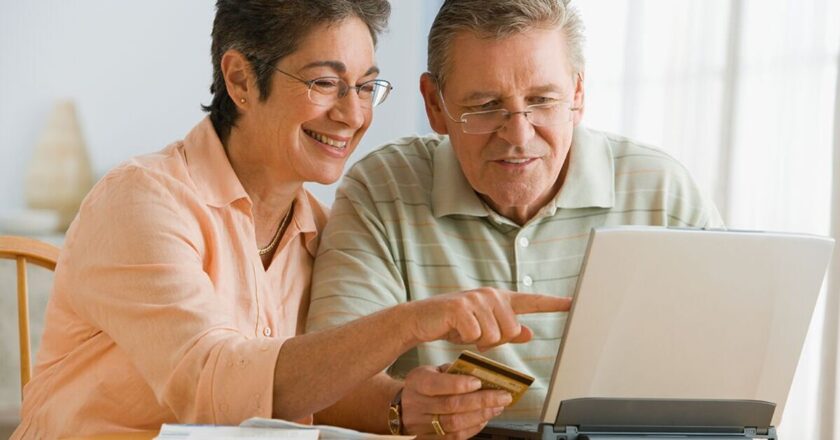 Lloyds Bank alert as this group may not realise they qualify for £250 bonus | Personal Finance | Finance