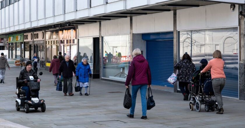 Two high street giants plunge into administration – 2,550 jobs at risk | City & Business | Finance