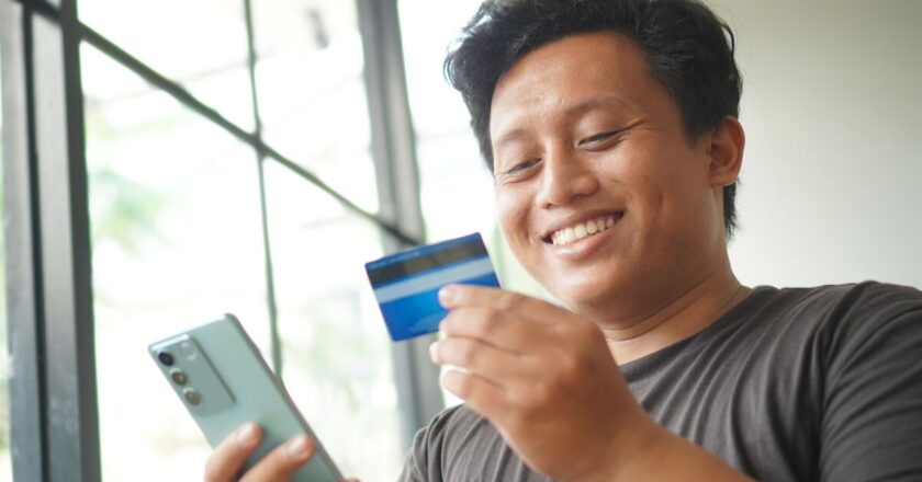 Two major High Street banks currently offering £250 to switch | Personal Finance | Finance