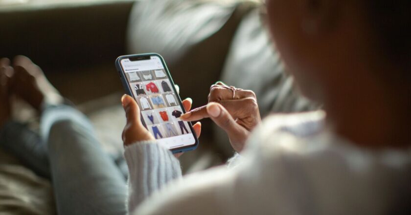 Vinted and eBay users issued security warning