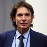 Arno Klarsfeld visé par une procédure disciplinaire du Conseil d’Etat pour ses propos sur les « grandes rafles » d’étrangers