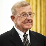 College football news: Lou Holtz reportedly enters hospice care