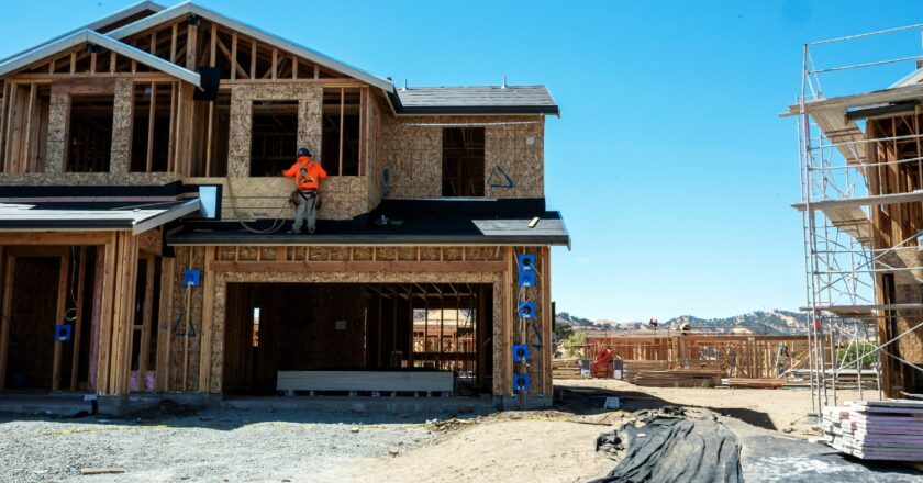 Average home construction takes 13.7 months in US amid labor shortage issues