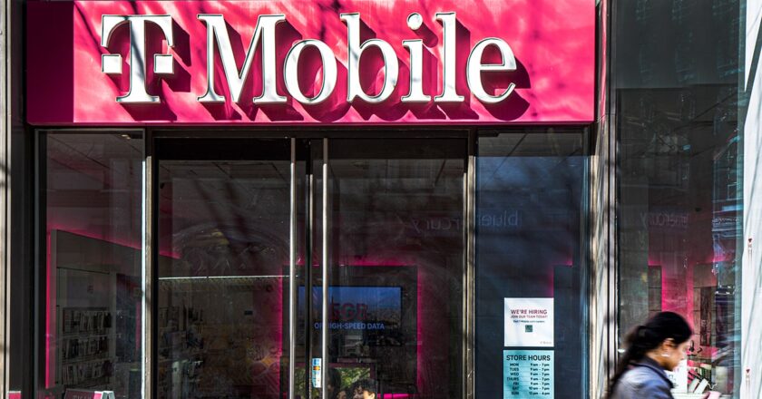 T-Mobile pokes fun at Verizon during widespread service outage