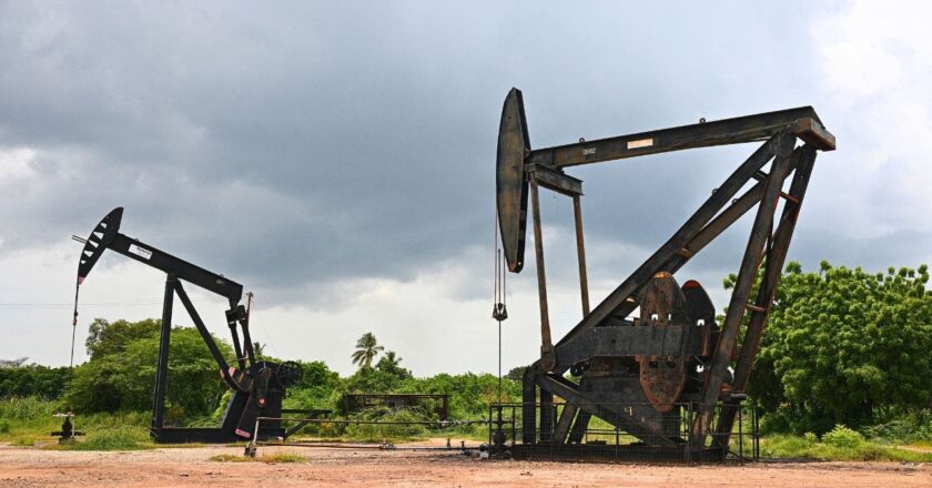 Trump Venezuela oil policy shows early effects as exports resume to markets