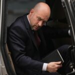 un diplomate français apparaît dans les documents, Jean-Noël Barrot se dit « effaré » et « indigné »