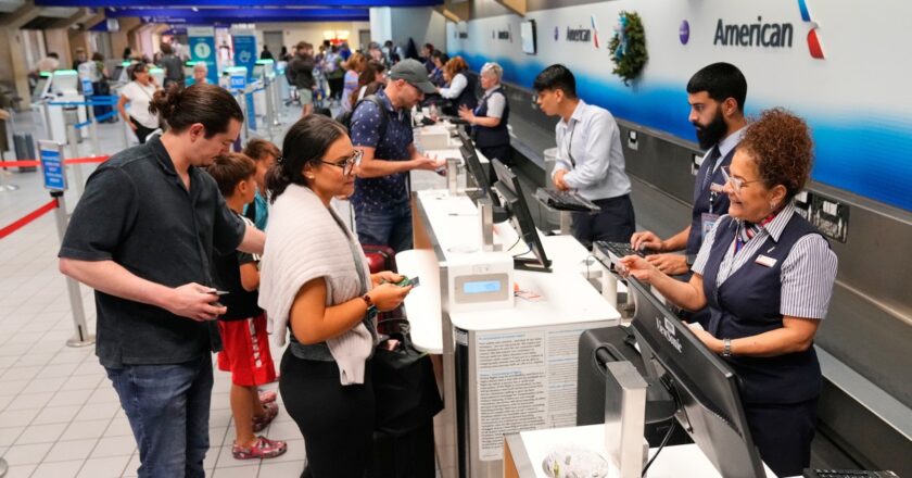 Severe weather threatens to disrupt peak Thanksgiving travel period