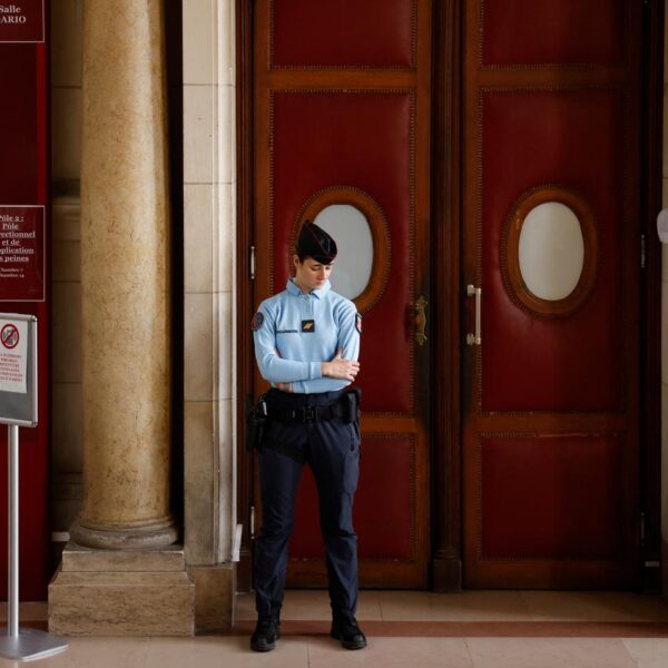 Soupçonnés d’un homicide lié au trafic de stupéfiants, quatre détenus remis en liberté après une série de négligences judiciaires