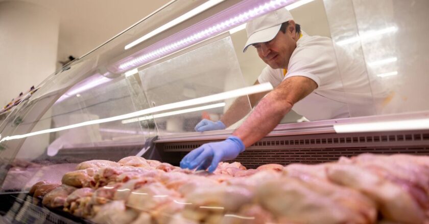 Butcher urges people who eat chicken to avoid mistake before cooking