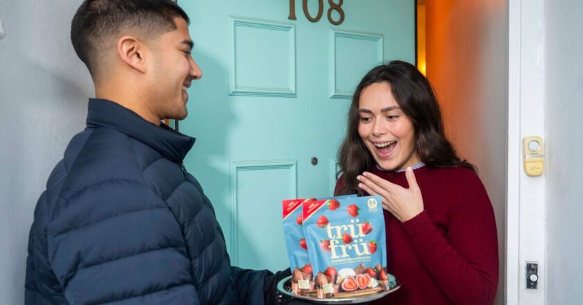 Gen Z &lsquo;resent&rsquo; online dating but &lsquo; too embarrassed&rsquo; to make a move in person