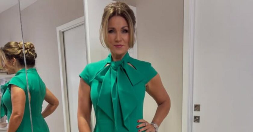 Susanna Reid wows in dress that &lsquo;moulds beautifully to your figure&rsquo;