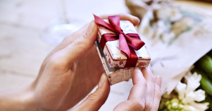 Ernest Jones shoppers can get free £2,000 diamond ring in deal