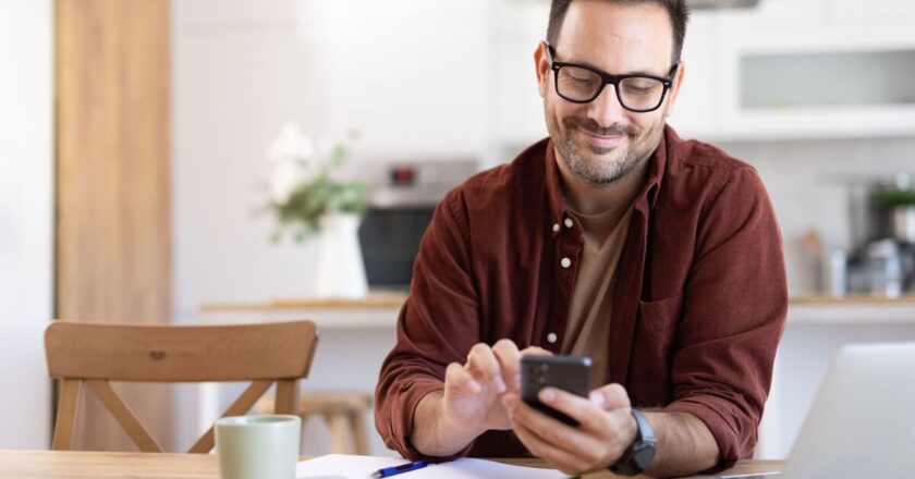 HMRC alert as Universal Credit claimants may get extra cash | Personal Finance | Finance