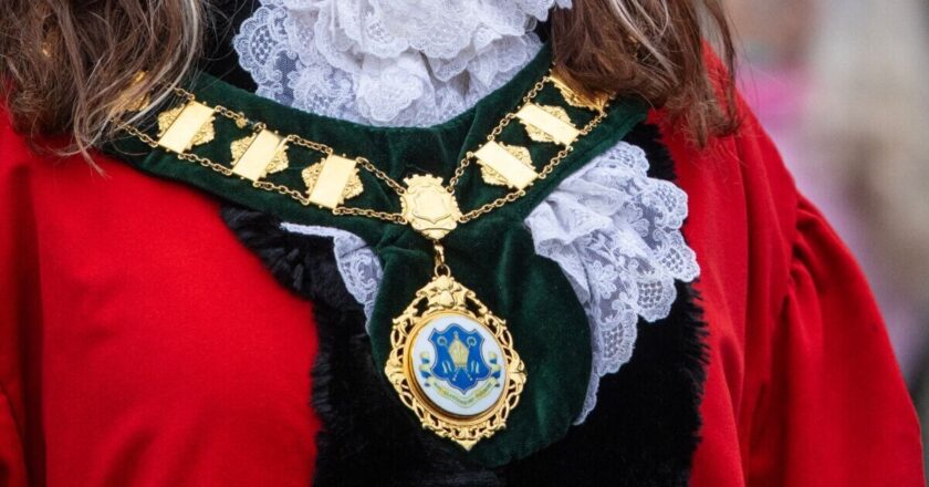 UK jewellery maker crashes into administration after 140 years | UK | News