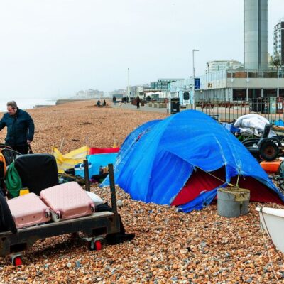 American visits UK beach and has a brutal reaction