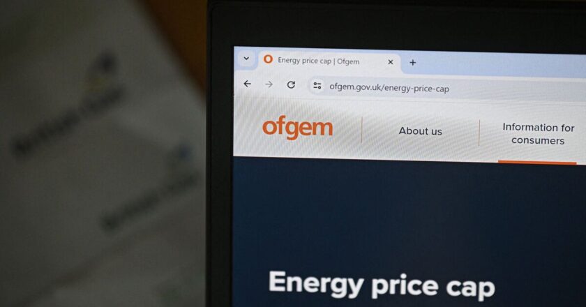 Households to see energy bills fall by almost 7% as Ofgem lowers price cap | Personal Finance | Finance