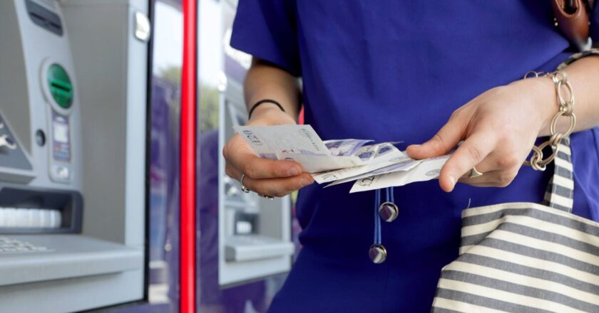 High street banks paying customers up to £500 for free – full list | Personal Finance | Finance