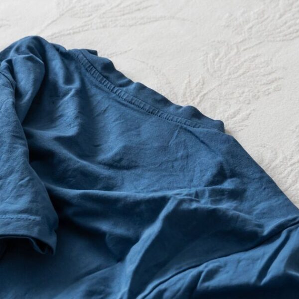 Remove wrinkles from clothes by adding 1 natural item to the dryer