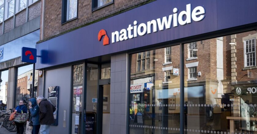 Nationwide customers have hours left to qualify for free £100 payout | Personal Finance | Finance