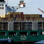 Les nouveaux droits de douane de 10 % décidés par Donald Trump sont entrés en vigueur