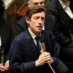 le ministre de l’éducation promet une réparation à la veuve de l’institutrice