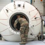 Des expériences pour des plongées en autonomie dans les grands fonds menées sur la base navale de Toulon