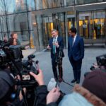 six noms de personnalités occultés sans explication par le ministère de la justice américain, dénoncent des parlementaires