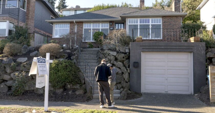 Mortgage rates fall to 5.98%: Freddie Mac