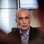 Absent de son procès et considéré comme en fuite, Tariq Ramadan est finalement jugé par défaut