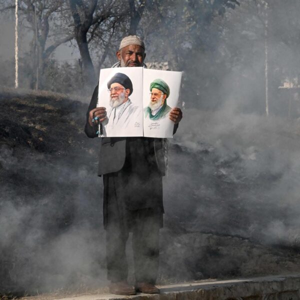 La mort du Guide suprême iranien, Ali Khamenei, provoque des manifestations dans plusieurs pays voisins