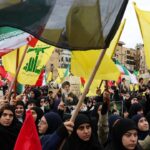 le Hezbollah libanais vise Israël avec des missiles et des drones, l’Etat hébreu réplique en ciblant l’allié de Téhéran « à travers le Liban »