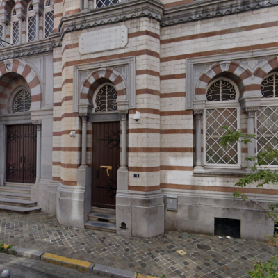 une explosion a eu lieu devant une synagogue sans faire de blessés, les autorités dénoncent un « acte extrêmement violent d’antisémitisme »