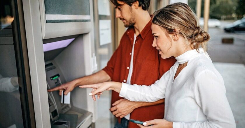 Lloyds Bank responds as customer says branch change ‘makes no sense’ | Personal Finance | Finance