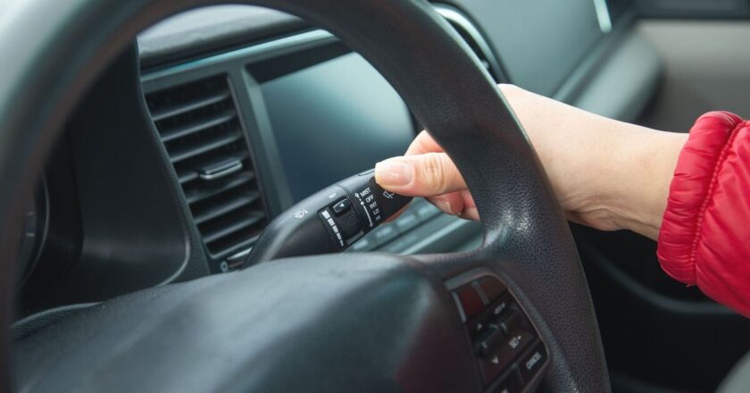 ‘Obvious’ mistake drivers make when turning right that creates traffic