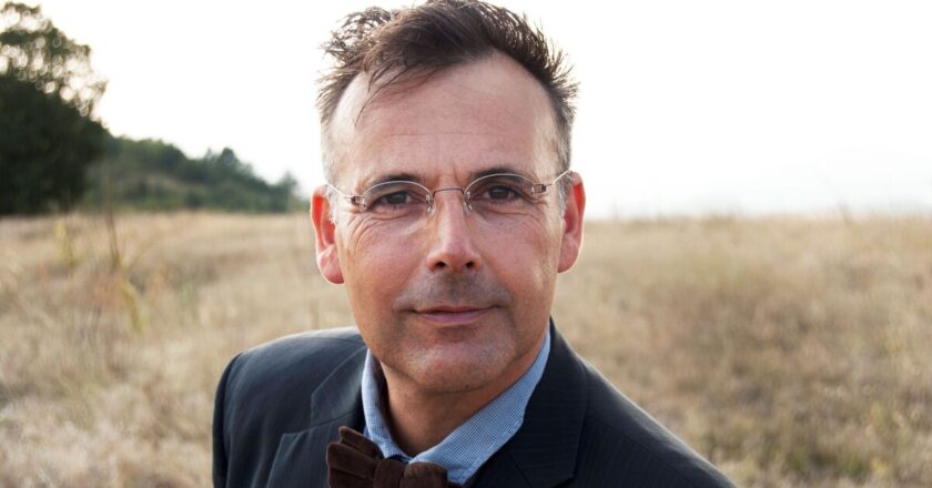 Comedy legend Rob Newman escaping into ‘relative tranquility’ of WWII | Books | Entertainment