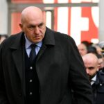 en vacances à Dubaï, le ministre de la défense a été bloqué sur place par les combats