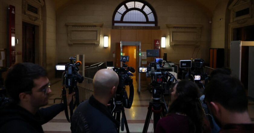 Le procès de Tariq Ramadan, qui ne s’est pas présenté face à ses juges, suspendu pour expertise médicale