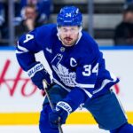 Auston Matthews gets standing ovation from Toronto fans after gold medal win